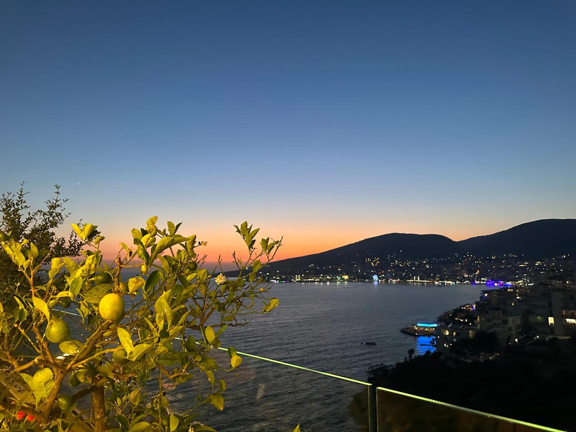 Asi Rooftop Hotel Sarandë Buitenkant foto